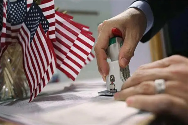 美国移民申请绿卡的条件和步骤