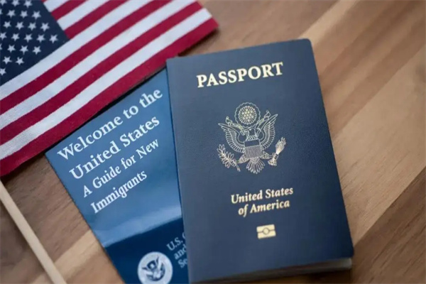 美国绿卡能申请父母团聚签证吗？